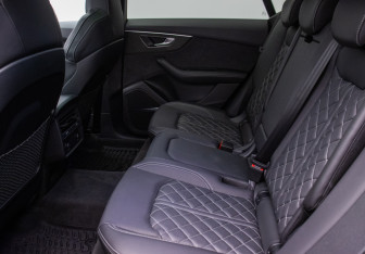 Подержанный автомобиль Audi SQ8 2023 года (11 фото)