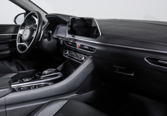 Подержанный автомобиль Hyundai Sonata 2021 года (9 фото)