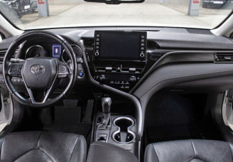 Подержанный автомобиль Toyota Camry Sedan 2021 года (14 фото)