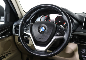 Подержанный автомобиль BMW X6 2015 года (12 фото)