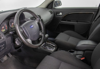 Подержанный автомобиль Ford Mondeo Sedan 2005 года (10 фото)
