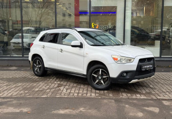 Подержанный автомобиль Mitsubishi ASX 2010 года (3 фото)