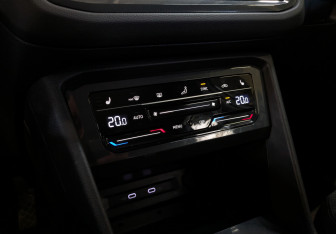 Подержанный автомобиль Volkswagen Tiguan 2021 года (28 фото)