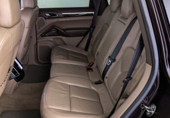 Подержанный автомобиль Porsche Cayenne 2014 года (18 фото)