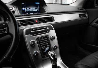 Подержанный автомобиль Volvo XC70 2014 года (19 фото)