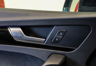 Подержанный автомобиль Audi Q5 2021 года (14 фото)