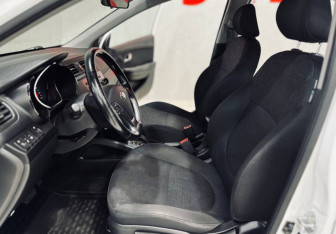 Подержанный автомобиль Kia Rio Sedan 2017 года (9 фото)