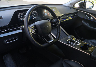 Подержанный автомобиль Omoda C5 2023 года (12 фото)