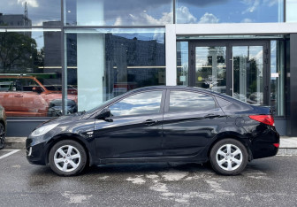 Подержанный автомобиль Hyundai Solaris Sedan 2013 года (8 фото)