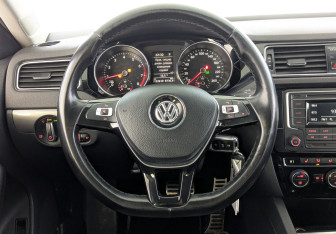 Подержанный автомобиль Volkswagen Jetta Sedan 2016 года (21 фото)