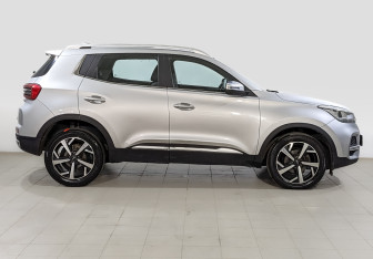 Подержанный автомобиль Chery Tiggo 4 2022 года (4 фото)