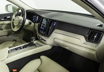 Подержанный автомобиль Volvo XC60 2019 года (9 фото)