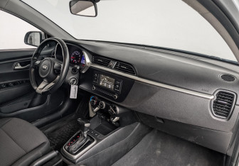 Подержанный автомобиль Kia Rio Hatchback 2021 года (12 фото)