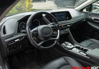 Подержанный автомобиль Hyundai Sonata 2020 года (15 фото)