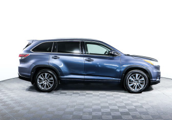 Подержанный автомобиль Toyota Highlander 2014 года (4 фото)