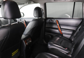Подержанный автомобиль Toyota Highlander 2010 года (12 фото)