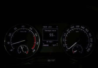 Подержанный автомобиль Skoda Superb Liftback 2016 года (11 фото)