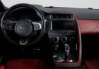 Подержанный автомобиль Jaguar E-Pace 2019 года (12 фото)