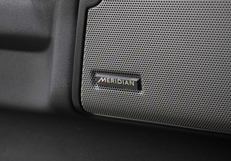 Подержанный автомобиль Land Rover Discovery 2014 года (23 фото)