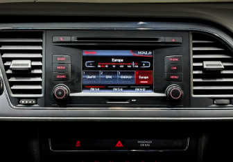 Подержанный автомобиль SEAT Leon Hatchback 2013 года (15 фото)