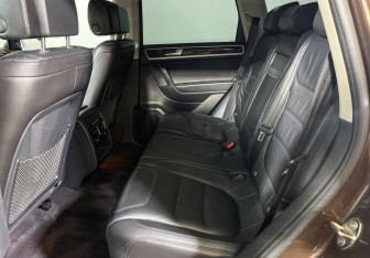 Подержанный автомобиль Volkswagen Touareg 2014 года (10 фото)