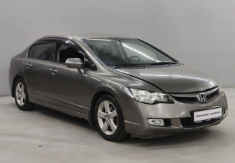 Подержанный автомобиль Honda Civic Sedan 2007 года (3 фото)