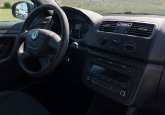 Подержанный автомобиль Skoda Fabia Hatchback 2011 года (9 фото)