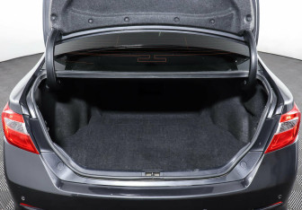 Подержанный автомобиль Toyota Camry Sedan 2014 года (18 фото)