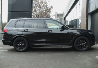 Подержанный автомобиль BMW X7 2019 года (4 фото)