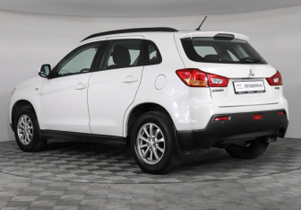 Подержанный автомобиль Mitsubishi ASX 2013 года (4 фото)