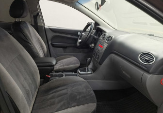 Подержанный автомобиль Ford Focus Sedan 2009 года (9 фото)