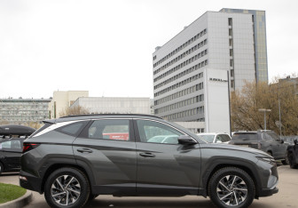 Подержанный автомобиль Hyundai Tucson 2022 года (3 фото)