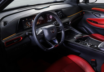 Подержанный автомобиль Changan UNI-T 2020 года (15 фото)