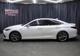 Подержанный автомобиль Lexus ES 2019 года (8 фото)