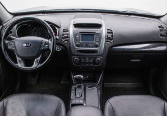 Подержанный автомобиль Kia Sorento 2017 года (13 фото)