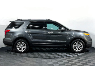 Подержанный автомобиль Ford Explorer 2014 года (4 фото)