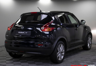 Подержанный автомобиль Nissan Juke 2011 года (19 фото)