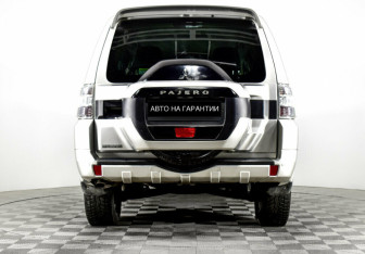 Подержанный автомобиль Mitsubishi Pajero 2018 года (4 фото)