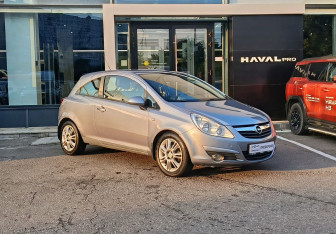 Подержанный автомобиль Opel Corsa 2010 года (3 фото)