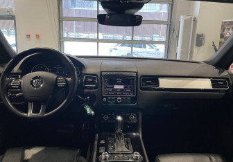 Подержанный автомобиль Volkswagen Touareg 2017 года (11 фото)