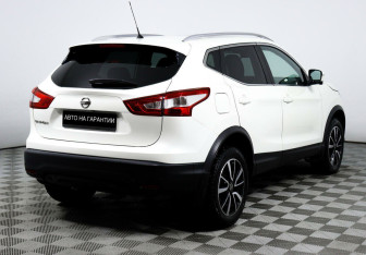 Подержанный автомобиль Nissan Qashqai 2015 года (5 фото)