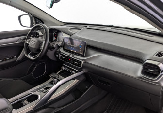 Подержанный автомобиль Geely Coolray 2023 года (13 фото)