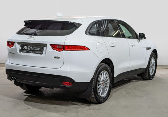 Подержанный автомобиль Jaguar F-Pace 2018 года (5 фото)