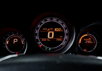 Подержанный автомобиль Citroen C4 Hatchback 2012 года (11 фото)