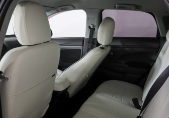 Подержанный автомобиль Mitsubishi ASX 2012 года (12 фото)