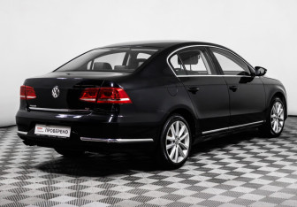 Подержанный автомобиль Volkswagen Passat Sedan 2012 года (5 фото)