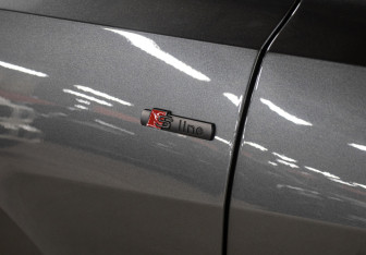 Подержанный автомобиль Audi Q8 2019 года (23 фото)