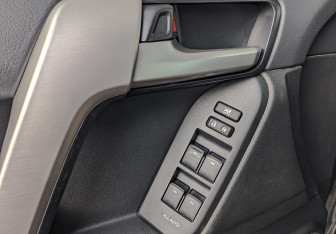 Подержанный автомобиль Toyota Land Cruiser Prado 2021 года (25 фото)