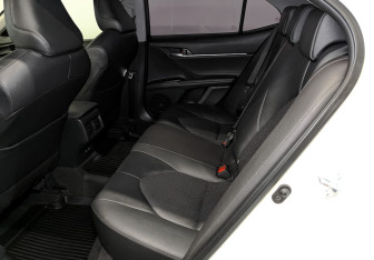 Подержанный автомобиль Toyota Camry Sedan 2021 года (12 фото)