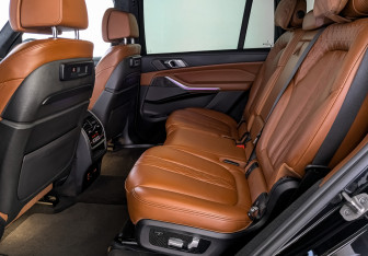 Подержанный автомобиль BMW X7 2021 года (18 фото)